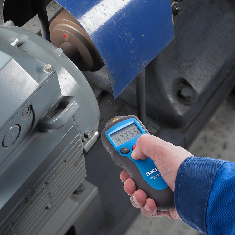 Порно мастурбация жасап жатқан орыс