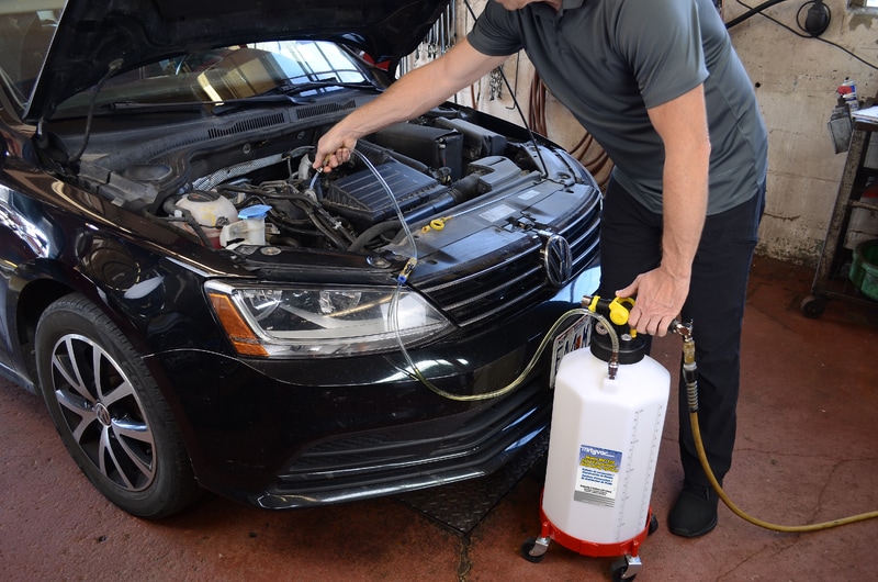 Fluid Evacuators / Dispensers Using Shop Air Mityvac SKF